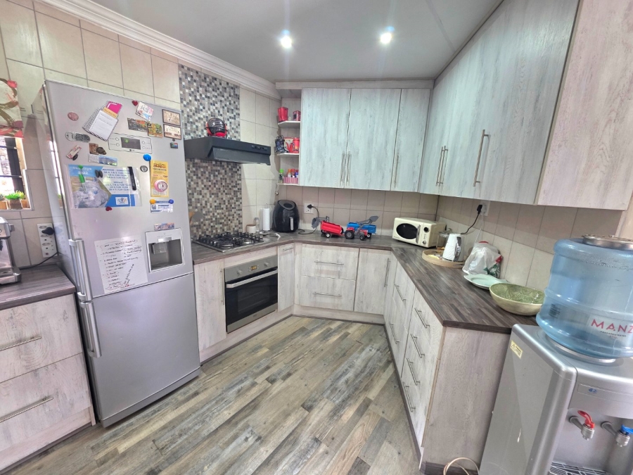 4 Bedroom Property for Sale in Hospitaalheuwel Free State